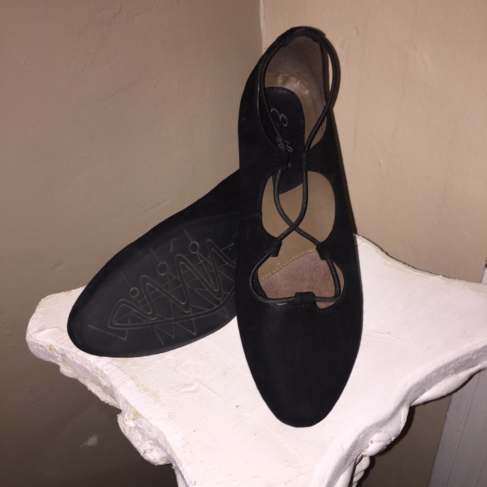 Black Flats w/criss-cross ties